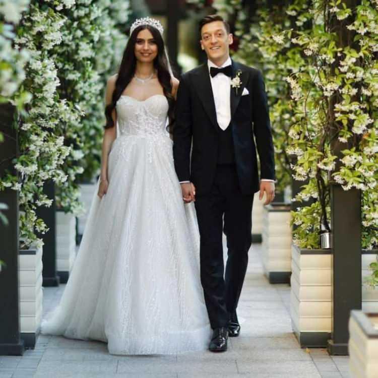 <p>Londra'nın kuzeyindeki 11 okulda öğrenim gören bin 400 ögrencinin öğle yemeği masrafını üstleniyor.</p>
<p> </p>