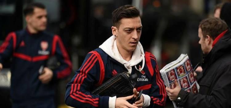 <p>Özil ayrıca Londra’da pandemi sürecinde göçmenlere ve evsizlere her gün binlerce dağıtılan yemeklerle gündeme gelmişti.</p>