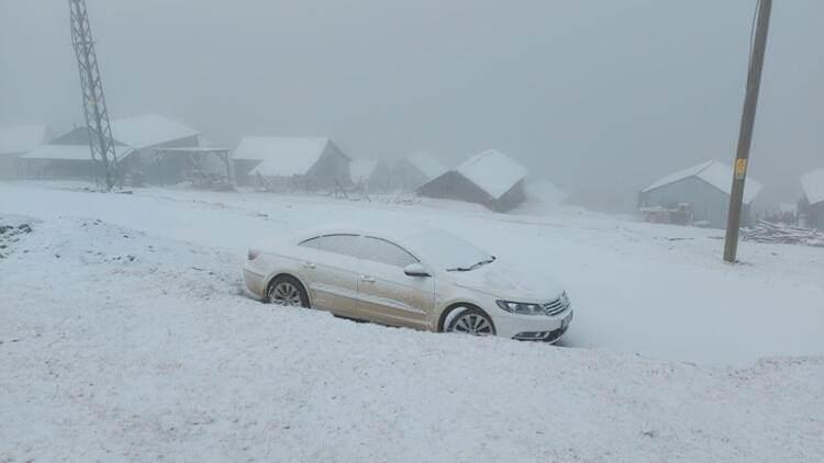 <p>ORTA VE DOĞU KARADENİZ&nbsp;</p>

<p>Par&ccedil;alı ve &ccedil;ok bulutlu, kıyı kesimlerinin yağmurlu ge&ccedil;eceği tahmin ediliyor. B&ouml;lgenin i&ccedil; kesimlerinde gece ve sabah saatlerinde pus ve yer yer sis hadisesi bekleniyor.</p>
