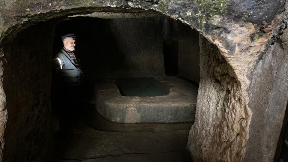 <p>Yine Pamukkale’deki doğal güzellikler de beni her zaman etkilemiştir. Ben de bu tabiata uygun olarak buraları doğal hayata döndürdüm” diye konuştu.</p>

