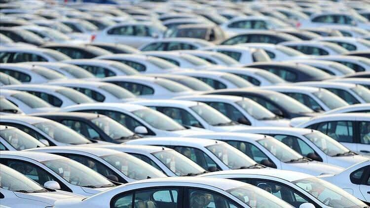 <p><strong>2020 YILI 788 BİN ARAÇ SATIŞI İLE TAMAMLANACAK </strong></p>

<p>Otomotiv Distribütörleri Derneği (ODD) verilerine göre, yılın ilk 11 ayında 668 bin adet binek otomobil ve hafif ticari araç satıldı. Aralıkta 120 bin araç satılırsa, 2020 sonunda pazar yaklaşık 788 bin adetle 800 bin adetin altında kalacak. Otomotiv pazarının 800 bin adeti yakalaması için en az 132 bin adet araç satılması lazım.</p>

