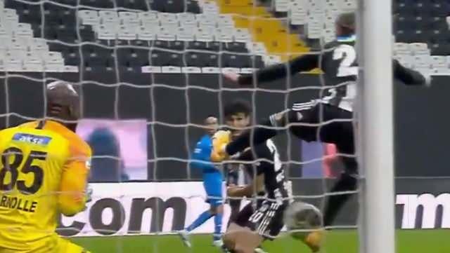 <p>"Domagoj Vida bey ne yapıyorsunuz?"</p>

