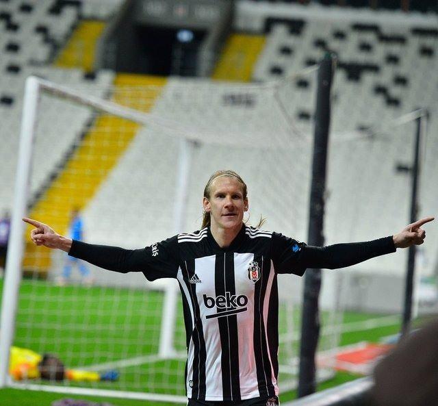 <p>"- Ne yükleyelim?</p>
<p>Vida: Zlatan Ibrahimovic var mı?</p>
<p>- Ama o forvet... </p>
<p>Vida: Olsun. Yükle!"</p>