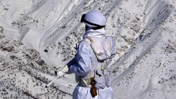 <p>Hakkari'nin Irak sınırındaki &Ccedil;ukurca il&ccedil;esinde bulunan 2 bin 100 rakımlı Şehit Astsubay Mekan Şahin &uuml;s b&ouml;lgesinde g&ouml;rev yapan hudut kartalları, 7/24 n&ouml;bet tutarak, dosta g&uuml;ven, d&uuml;şmana korku veriyorlar. B&ouml;lgede kar kalınlığı yer yer 5 metreyi buluyor.</p>

<p>&nbsp;</p>
