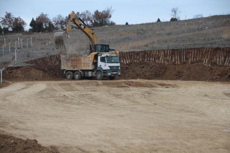 <p><strong>'KENDİ İMKANLARIMIZ VE EKİPLERİMİZLE ÇIKARACAĞIZ' </strong><br />
<br />
Genel Müdür Poyraz, Türk ekonomisine bu madeni kazandırmak için ciddi hazırlıklar yürüttüklerini belirterek, şunları kaydetti:</p>
