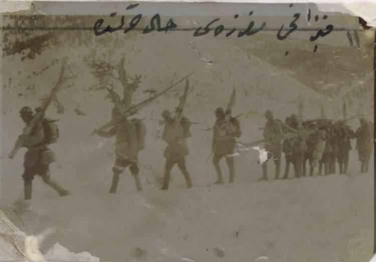 <p>MSB'nin sosyal medya hesabından yapılan paylaşımda, 1915 yılında Sarıkamış Harekâtı’na katılan Kahraman Türk askerinin tarihî fotoğrafları harekât sırasında şehit düşen kahraman ecdadımızı rahmet, minnet ve saygıyla anıyoruz, mekanları cennet olsun" denildi.</p>
