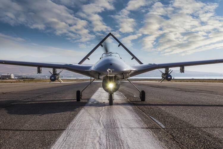<p>Dronelar artık geleneksel hava gücünün yerini alabilir ve bunları ve diğer platformları daha ölümcül hale getirebilir. Savaş alanındaki varlıkları, neredeyse her karar verme aşamasında hedeflerinin hesaplamalarını değiştiriyor.</p>

<ul>
</ul>
