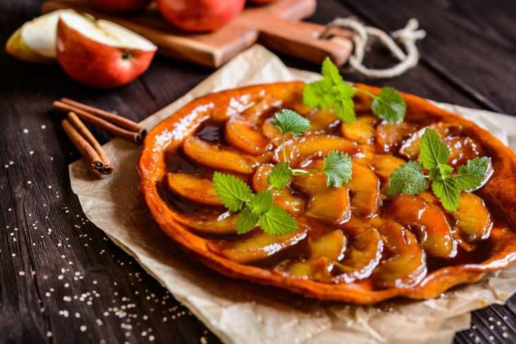 <p>Tarte Tatin, Fransa</p>
