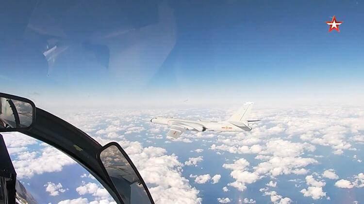 <p>Moskova ve Pekin arasındaki yakın askeri ilişkileri gösteren gövde gösterisinde, savaş uçakları Japon Denizi ve Doğu Çin Denizi üzerinde uçtu.</p>

<p> </p>
