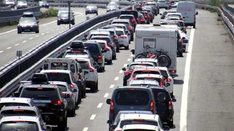 <p>Zorunlu trafik sigortası primlerinde şu anda tavan fiyat uygulaması mevcut. Prim tavanı il bazında belirleniyor. Ayrıca trafik sigortasında araçların sigorta primi 7 ayrı basamakta tespit ediliyor.</p>

<ul>
</ul>
