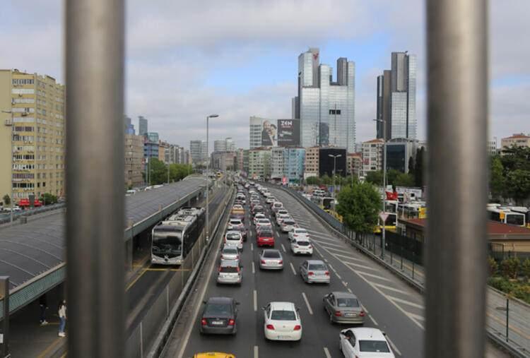<p>Kocaeli, Bursa ve Ankara 1.580 lira ile ikinci sırada yer alırken Adıyaman, Aydın, Tunceli, Kilis gibi 19 küçük ilde fiyat 1.457 lira olacak. Trafiğe yeni kaydolacak araçlarda İstanbul ile küçük şehirler arasındaki fark 169 liraya çıkacak.</p>
<ul>
</ul>