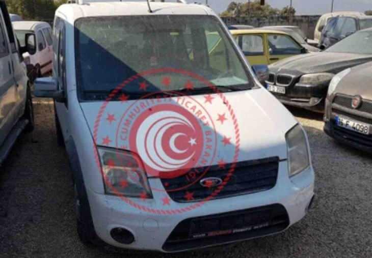 <p>2011 FORD PT2 TRANSİT CONNECT/İ<strong>hale fiyatı: 70 bin TL</strong></p>
<p><a href="https://www.ahaber.com.tr/galeri/otomobil/en-ucuz-ikinci-el-arabalar-bakanlik-hepsini-satisa-cikardi-24-bin-liraya-alicisini-bekliyor/7">.</a></p>