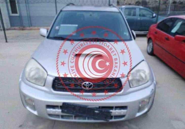 <p>2003 MODEL TOYOTA RAV 4 ARAZİ TAŞITI/ <strong>İhale fiyatı: 140 bin TL</strong></p>
<p><a href="https://www.ahaber.com.tr/galeri/otomobil/en-ucuz-ikinci-el-arabalar-bakanlik-hepsini-satisa-cikardi-24-bin-liraya-alicisini-bekliyor/14">.</a></p>