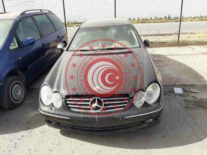 <p>2003 model Mercedes CLK 270 / 193 bin km / İhale bitiş tarihi: 26 Ekim 2020 / İhale fiyatı 105 bin TL.</p>
<p><a href="https://www.ahaber.com.tr/galeri/otomobil/en-ucuz-ikinci-el-arabalar-bakanlik-hepsini-satisa-cikardi-24-bin-liraya-alicisini-bekliyor/22">.</a></p>