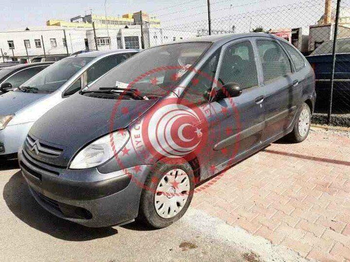 <p>2009 model Cıtroen Picasso / 261 bin km / İhale bitiş tarihi: 26 Ekim 2020 / İhale fiyatı 90 bin TL.</p>
<p><a href="https://www.ahaber.com.tr/galeri/otomobil/en-ucuz-ikinci-el-arabalar-bakanlik-hepsini-satisa-cikardi-24-bin-liraya-alicisini-bekliyor/27">.</a></p>