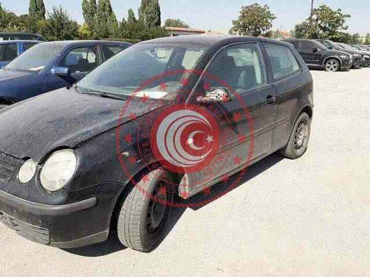 <p>2003 model Volkswagen Polo / 241 bin km / İhale bitiş tarihi: 26 Ekim 2020 / İhale fiyatı 50 bin TL.</p>
<p><a href="https://www.ahaber.com.tr/galeri/otomobil/en-ucuz-ikinci-el-arabalar-bakanlik-hepsini-satisa-cikardi-24-bin-liraya-alicisini-bekliyor/30">.</a></p>