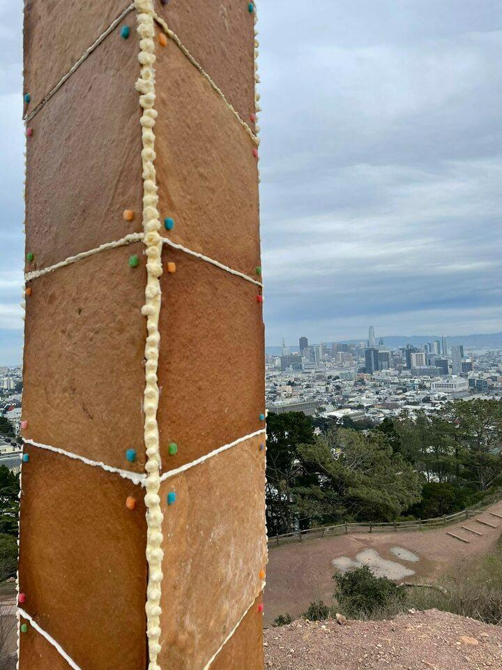 <p>ABD'nin Utah eyaletinde havadan yaban koyunu sayımı yapan milli park g&ouml;revlileri tarafından 18 Kasım&rsquo;da tesad&uuml;fen keşfedilen uzun ve parlak metal monolit, t&uuml;m d&uuml;nyanın ilgisini &ccedil;ekmişti.</p>
