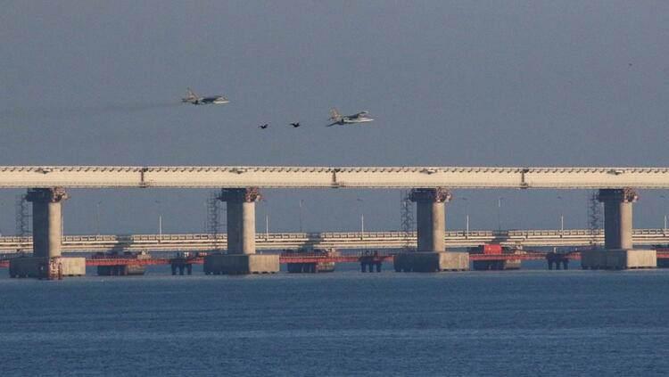 <p>Ancak asıl sürpriz, Kırım. Yerel medya, yine General Homçak'a dayandırdığı haberinde yavaş yavaş bir drone sürüsüne kavuşan Ukrayna ordusunun Bayraktar TB2'yi ilk kez doğrudan Rusya'ya karşı kullanabileceğini yazdı.</p>
<ul>
</ul>