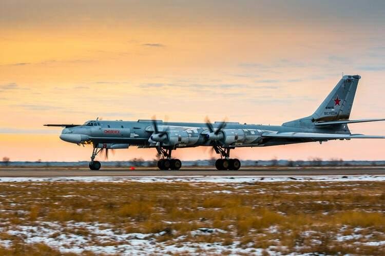 <p>Tupolev tarafından üretilen PAK DA 30 saat havada kalabilme kapasitesine sahip olacak ve gelecek yıllarda Tu-160, Tu-95 ve Tu-22M3 savaş uçaklarının yerini alacak.</p>

<p> </p>
