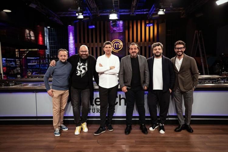 <p>MasterChef'in 3 Ocak 2021'de sezon finali yapacağını aktaran Kanan, <strong>"Sürekli Dominik'te olacağız. Şeflerimizi arayacağız, ne yapacağız, ne edeceğiz, geçen seneden bu seneye farklı ne yapabiliriz diye. Deprem ile ilgili bir şey yapmamız gerektiğini düşünüyoruz. Bizim ekipte şöyle bir durum var. 120 kişilik bir ekip var. Kameraman arkadaş diyor ki, 'Şöyle bir şey yapsak ne güzel olur değil mi?' Onu hemen olgunlaştırıp, etkin hale getirebiliriz. O fikirden de faydalanıp, devamlı bir şeyler katmaya çalışıyoruz."</strong> diye konuştu.</p>

<p> </p>
