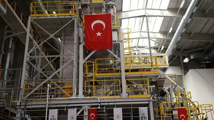 <p>"Bu umut, inanç, azim ve kararlılık 2023, 2053 ve 2071 hedeflerimize ulaşmak için bizlere güç ve moral veriyor. Her türlü zorluğa, badireye, yıldırmaya, engele rağmen milletimizle birlikte çıktığımız bu yolda, sizin liderliğinizle hiç durmadan, yorulmadan hep birlikte hedefe varacağız inşallah.</p>
<ul>
</ul>