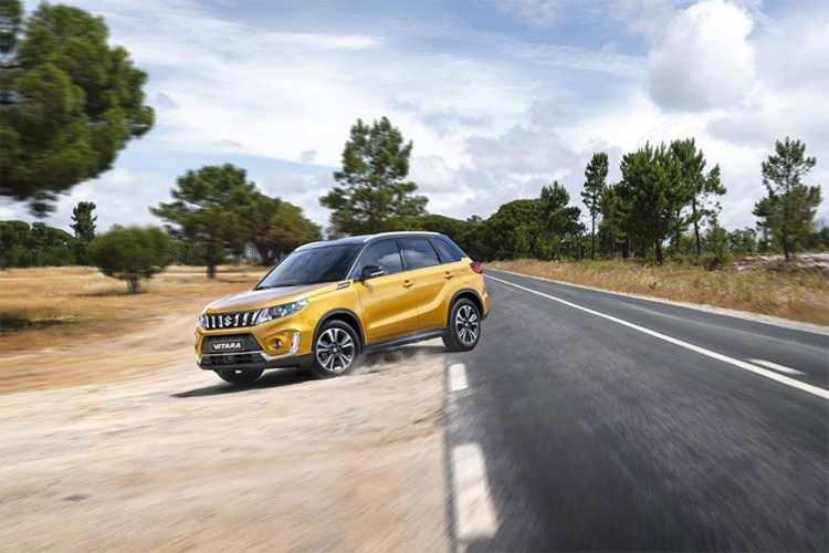 <p>SUZUKİ Vitara 1.4 GL+ 4x2 AT (Tek Renk) Otomatik Benzinli 140 HP</p>

<p>Fiyatı&nbsp;293.900 TL</p>

<p><strong>KAMPANYALAR</strong></p>

<p>Vitara i&ccedil;in 100.000 TL 12 ay y&uuml;zde 0,99 faiz imkanı.&nbsp;</p>
