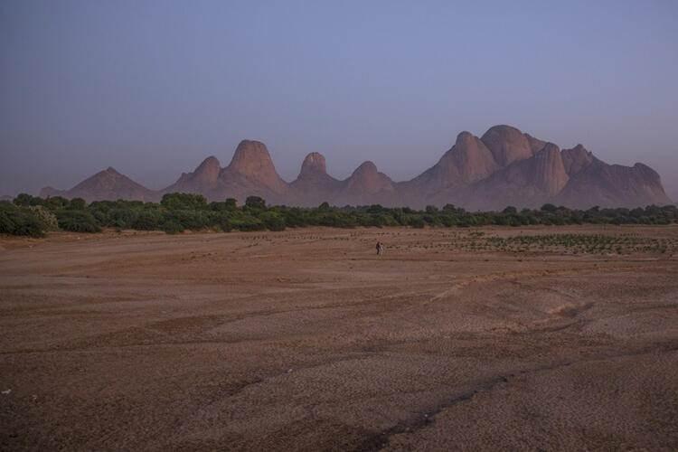 <p>Ülkesinin Rusya’nın kurmak istediği askeri deniz üssü ile ilgili tutumunu ise net bir şekilde ortaya koymayan Orgeneral Hüseyin, “Sudan egemenliğinden taviz vermeyecek. Rusya ile yapılan anlaşma ise gündeme alındı ve inceleniyor” ifadelerini kullanmıştı.</p>
<ul>
</ul>