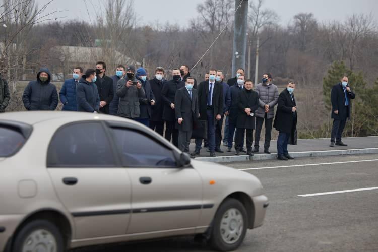 <p>Bu hedefine ulaşmak için ülkedeki en büyük altyapı projelerine imza atan Zelenskiy, birçok kez Türk firmalarına da övgüler yağdırmıştı.</p>