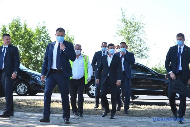 <p>Zelenskiy, Cumhurbaşkanı Recep Tayyip Erdoğan’ın Ukrayna ziyaretinde de Türk altyapı ve telekomünikasyon firmalarından duyduğu memnuniyeti dile getirmişti.</p>