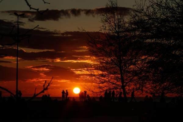 <p>&nbsp;G&uuml;nbatımı saatlerinde g&ouml;ky&uuml;z&uuml;n&uuml;n aldığı renkler g&ouml;renleri mest etti.</p>
