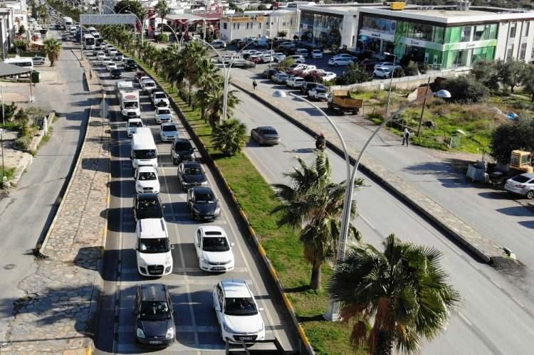 <p>Çetibeli Mahallesi, Ulusal Egemenlik Caddesi, Atatürk Meydanı'ndaki denetimlere, Kaçakçılık ve Organize Suçlar, Önleyici Hizmetler, Trafik Denetim, Güvenlik, Asayiş Şube Amirliği ve Jandarma ekipleri katıldı.</p>