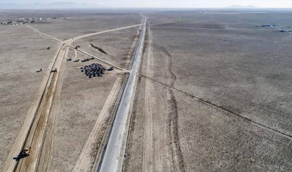 <p><strong>OBRUKLARIN OLUŞMASI HALKTA PANİĞE NEDEN OLUYOR </strong></p>

<p>630 metre çapındaki obruğun, çevre sakinlerinde paniğe neden olduğunu söyleyen Fevzipaşa Mahallesi Muhtarı Cahit Aşıroğlu, şunları söyledi:</p>
