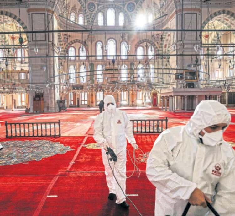 <p>16 Mart&nbsp;</p>

<p>Koronavir&uuml;s &ouml;nlemleri kapsamında camilerde cemaatle namaz kılınmasına ara verildi. &Ouml;zel kreş, g&uuml;nd&uuml;z bakımevleri ile &ouml;zel &ccedil;ocuk kul&uuml;pleri tatil edildi.</p>
