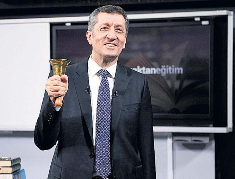 <p>23 Mart&nbsp;</p>

<p>İlkokul, ortaokul ve lise &ouml;ğrencileri i&ccedil;in TRT-EBA TV ile Eğitim Bilişim Ağı (EBA) &uuml;zerinden yapılacak &ldquo;uzaktan eğitim&rdquo;, Milli Eğitim Bakanı Ziya Sel&ccedil;uk&rsquo;un verdiği ilk dersle başladı.</p>
