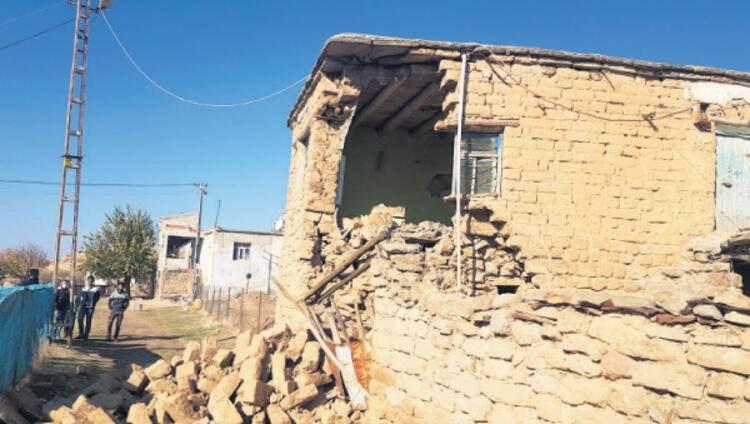 <p>23 Eyl&uuml;l&nbsp;</p>

<p>Ermeni g&uuml;&ccedil;lerinin Dağlık Karabağ yakınlarında sivil yerleşimlere ateş a&ccedil;ması &uuml;zerine Azerbaycan ordusu karşı saldırı başlattı.</p>
