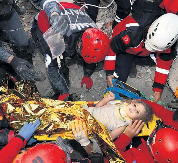 <p>3 Kasım&nbsp;</p>

<p>İzmir'de meydana gelen depremden 91 saat sonra Rıza Bey Apartmanı'nın enkazından 4 yaşında Ayda Gezgin isimli bir kız &ccedil;ocuğu daha &ccedil;ıkarıldı.</p>
