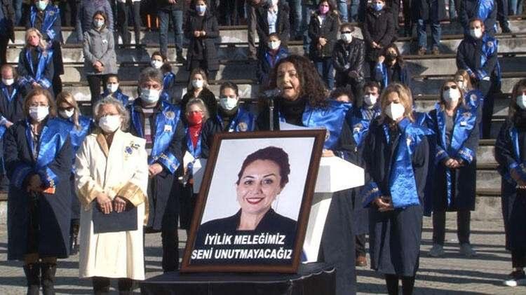 <p>29 Aralık&nbsp;</p>

<p>Akademisyen Aylin S&ouml;zer, Boğazı kesilip yakılarak &ouml;ld&uuml;r&uuml;ld&uuml;.</p>
