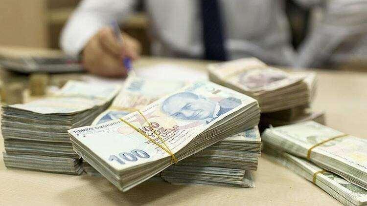 <p>Taksitle ödenirse yine seçenekler devreye girecek. Örneğin 6 taksit seçildi. 140 lira 0,045 oranında yani yıllık yüzde 4,5 oranında bir katsayıyla çarpıp artırılacak, bu rakam taksitlere bölünecek.</p>