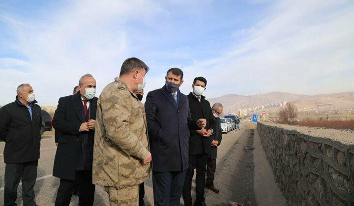 <p>Hayırsever kişiliğiyle bilinen Sivaslı girişimci Demirağ, Türkiye’de ilk uçak fabrikasının kuruluşu, ilk sigara kağıdı üretimi, ilk yerli paraşüt üretimini gerçekleştirmiştir. Demirağ ayrıca İstanbul Boğazı üzerine köprü yapılması, Keban’a büyük bir baraj yapılması gibi ileri görüşlü projeleriyle de anılır.</p>
