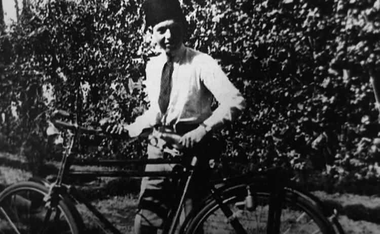<p><strong>BABASI TÜRK ASILLI </strong></p>

<p>Babası İngiliz vatandaşı Türk Yahudisi, annesi de Hollandalı olan George Blake, 1922'de Rotterdam'da doğdu.</p>
