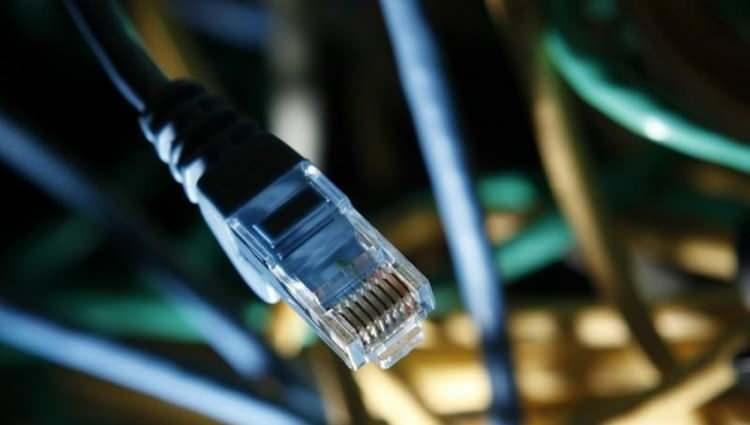 <p><span style="color:#FF8C00"><strong>İNTERNET HIZINDA REKOR KIRILDI</strong></span><br />
<br />
Londra Üniversitesi Akademisi'nde (UCL) görev alan araştırmacıları internet hızında yeni bir rekora imza attı. Ekip deney kapsamında 178 terabit (Tbps) hızına ulaşmayı başardı. Söz konusu hız bir kullanıcının 4K kalitesinde 1500 tane filmi bir saniyede indirmesine yetecek seviyede. </p>