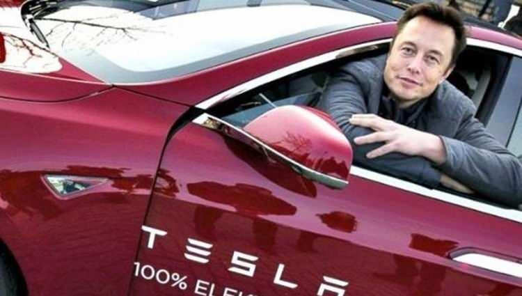 <p><span style="color:#FF8C00"><strong>TESLA, 1 MİLYON ELEKTRİKLİ ARABA ÜRETEN İLK ŞİRKET OLDU</strong></span><br />
<br />
Tesla'nın CEO'Su Elon Musk, şirketin 1 milyonuncu elektrikli otomobili ürettiğini açıkladı. Tesla 1 milyon elektrikli araç üreten ilk firma oldu. 2003 yılında kurulan Tesla'nın 2020 yılı için belirlediği satış rakamı ise bugüne kadar yaptığı satışın yarısı yanı 500 bin adet.</p>
