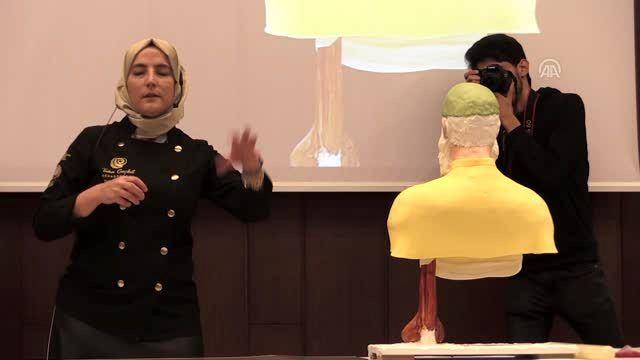 <p>Geçkil'in çalışmaları arasında ABD Başkanı Trump, Almanya Başbakanı Merkel ile ünlü yapımcı Acun Ilıcalı da bulunuyor.</p>