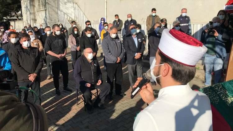 <p>Aylin S&ouml;zer'in cenazesi, helallik alınmasının ardından g&ouml;t&uuml;r&uuml;ld&uuml;ğ&uuml; G&uuml;lsuyu Mezarlığı'na defnedildi.</p>

<p>&nbsp;</p>
