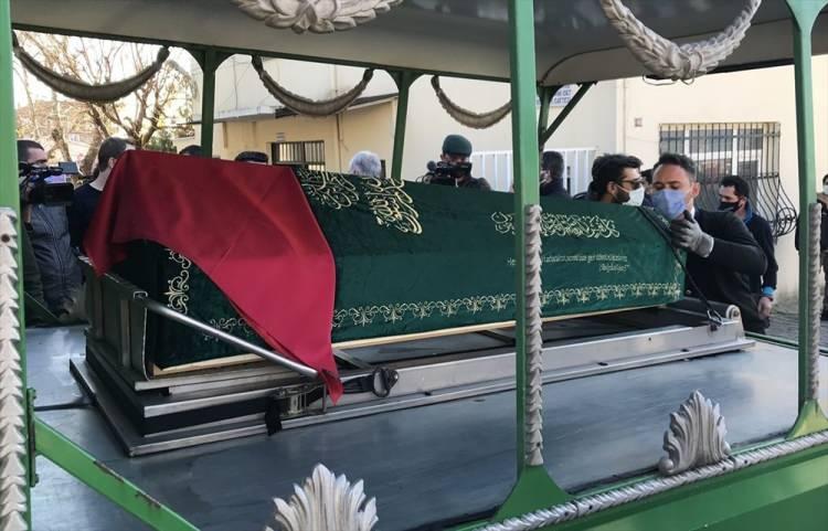 <p>Cenaze namazı i&ccedil;in mezarlık &ccedil;evresinde g&uuml;venlik &ouml;nlemi alındı.</p>

<p>&nbsp;</p>
