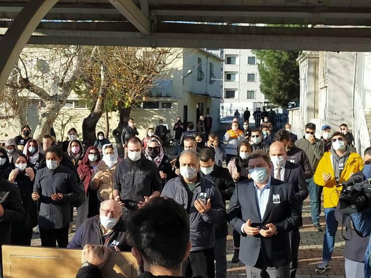 <p><br />
Olayın ardından evde g&ouml;zaltına alınan cinayetin zanlısı Kemal Ayyıldız (32) "canavarca hisle veya eziyet &ccedil;ektirerek kasten &ouml;ld&uuml;rme" su&ccedil;undan tutuklanmıştı.</p>
