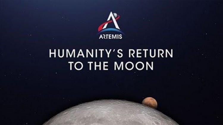 <p><span style="color:#FF8C00"><strong>ARTEMİS ANLAŞMALARI'NA 7 ÜLKE İMZA ATTI</strong></span><br />
<br />
NASA, uzay boşluğunun barışçıl kullanımı için kurallar belirleyecek ve Ay yüzeyindeki davranışları yönetecek Artemis Anlaşmaları'na 7 ülkenin dahil olduğunu açıkladı. Anlaşma gereği, özel şirketlerin Ay kaynaklarını çıkarabilmesinin önü açılacak, çatışmayı önlemek için güvenlik bölgeleri oluşturulacak ve şeffaflık ilkesi gereği ülkelerin uzaydaki bilimsel keşif planlarını paylaşmaları sağlanacak.</p>
