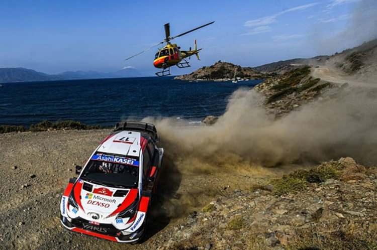 <p>Fransız sürücü Sebastien Ogier ve yardımcı pilotu Julien Ingrassia, Dünya Ralli Şampiyonası Türkiye ayağının ikinci günündeki Yeşilbelde etabında bu fotoğrafın ortaya çıkmanısa neden oldu.  (29 Eylül – Muğla)</p>
