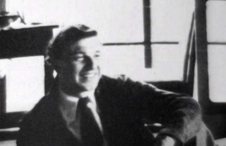 <p>Blake, "Bir şeye ihanet etmek için ona ait olmanız gerekiyor. Ben kendimi hiç İngiliz hissetmedim" ifadelerini kullanmıştı.</p>
<p> </p>