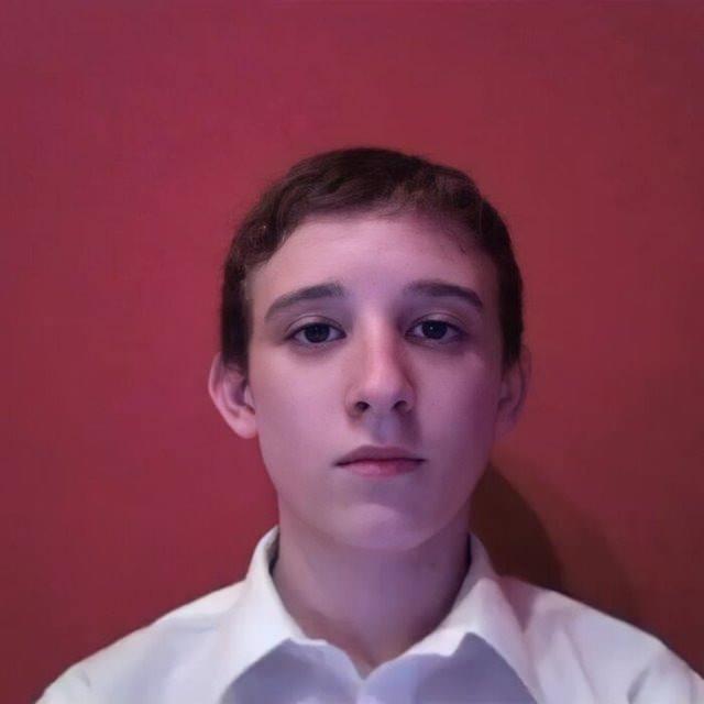 <p>G&ouml;zle g&ouml;r&uuml;lmediği s&uuml;rece gen&ccedil;likten yetişkinliğe doğru giden s&uuml;re&ccedil;teki değişimi fark etmek kolay değildir. Niall Gray isimli adam da kendisindeki değişimi g&ouml;zlemlemek i&ccedil;in 10 yıl boyunca her g&uuml;n fotoğrafını &ccedil;ekti. 14 yaşında projesine başlayan Gray, 24 yaşına gelinceye dek binlerce selfie kaydetti...</p>

<p>&nbsp;</p>
